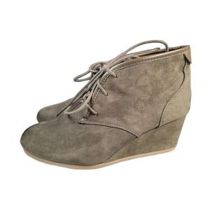 Maypole Wedge Ankle Bootie Womens Size 11 Olive Green Faux Suede Lace up‎